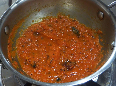 boiling tomato onion chutney or red chutney