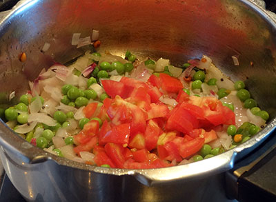 tomato for akki uppittu or rice upma