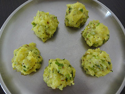 spiced potato balls for aloo or alugadde bonda