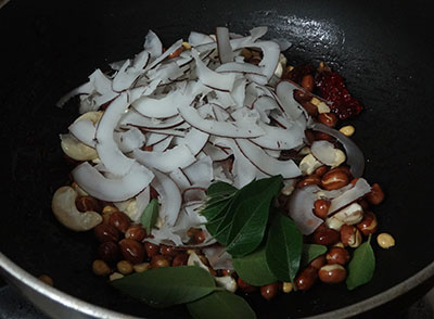 dry coconut and curry leaves for avalakki mixture or snacks