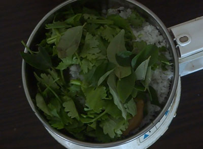 curry leaves and coriander leaves for avalakki nuchinunde or nucchinunde