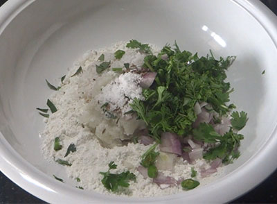 green chilli and leaves for avalakki rotti or thin poha breakfast