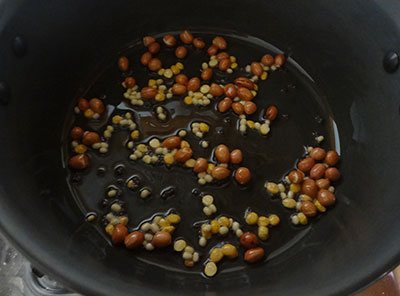 mustard and urad dal for avalakki upkari or poha snacks