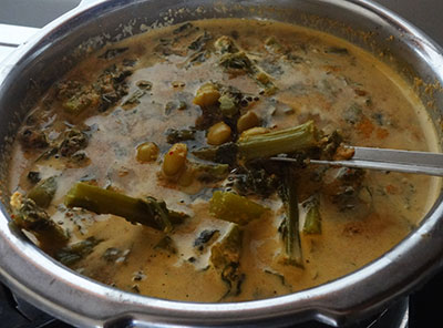boiling avarekalu basale soppu sambar