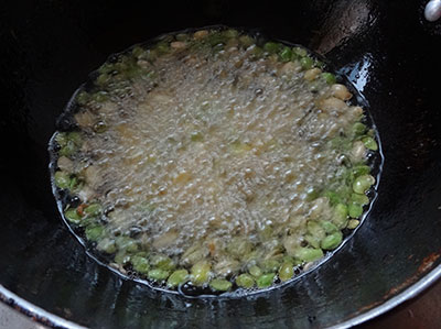 deep frying avarekalu or beans for avarekalu mixture