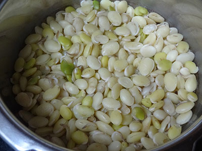 cooked avarekalu for avarekalu rotti or avare kaalu rotti