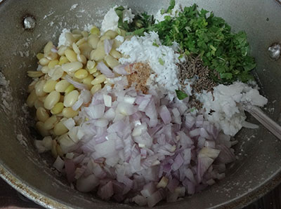 hyacinth beans, onion and spices for avarekalu rotti