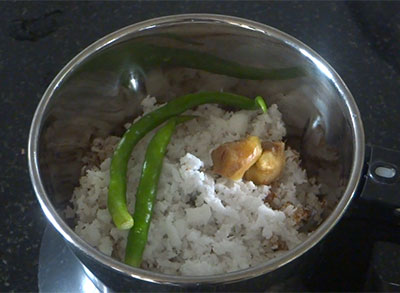coconut, ginger and green chilli for avarekalu usli or avrekalu palya