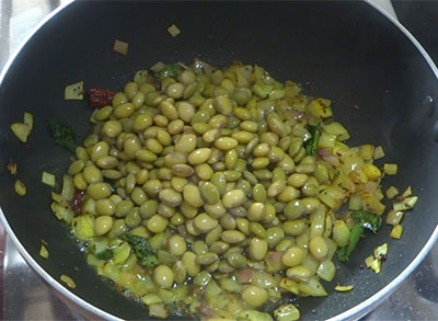 cooked avarekalu for avarekalu usli or avrekalu palya