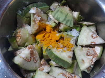 cook brinjal for badanekai hasi masale huli or brinjal sambar