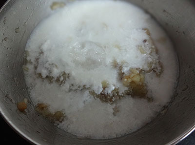 curd and salt for sutta badanekayi mosaru bajji