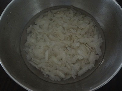 soaking beaten rice for balehannu dose or banana dosa