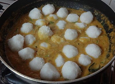 steamed dumplings in gravy for basale pundi