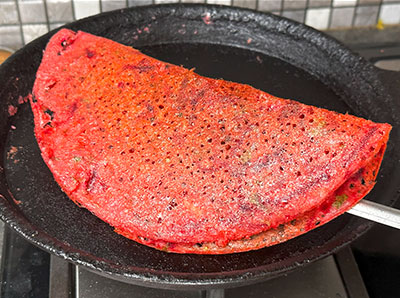 beetroot dosa recipe on iron pan