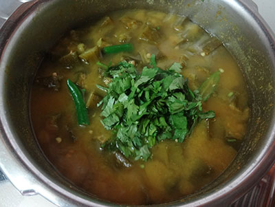 coriander leaves for bendekai bolu huli or bendekayi bol koddel