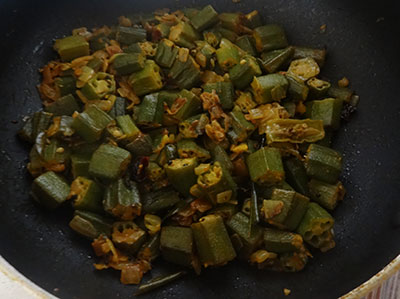 cooking bendekai palya or ladies finger stir fry