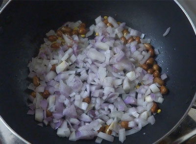 onion for benne kadubu or benne mudde