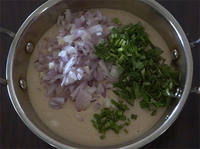 onion, curry leaves and green chili for bread paddu or appe