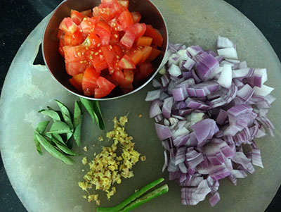 onion and tomato for godhi kadi uppittu or broken wheat upma