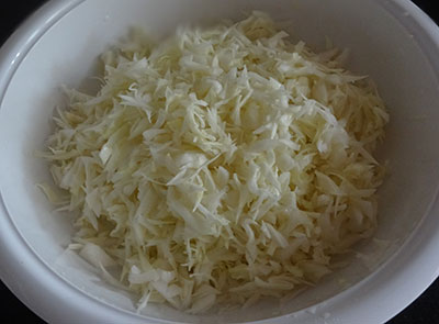 chopped cabbage for cabbage pakoda or kosu vade