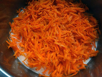 pressure cooker for making carrot halwa