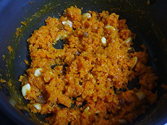 making carrot halwa
