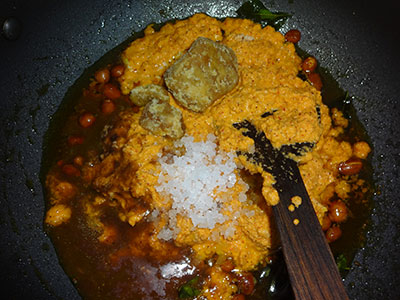 grind masala for mangalore style huli avalakki or gojjavalakki