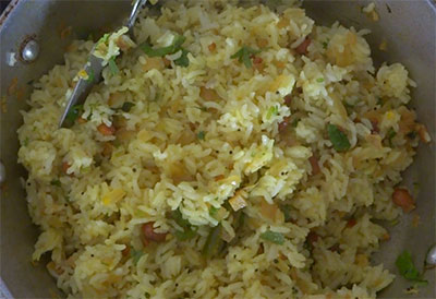mixing chitranna or lemon rice