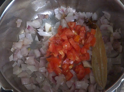 tomato for corn pulao or corn rice