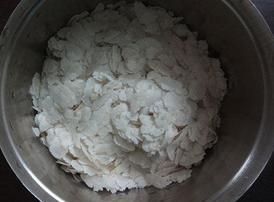 soaking flattened rice for curd dosa or mosaru avalakki dose