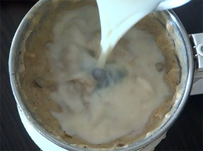 grinding dates milkshake or karjoora milkshake