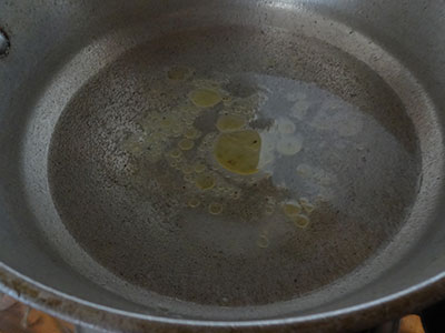boil water for arishina ele kadubu or eeradye