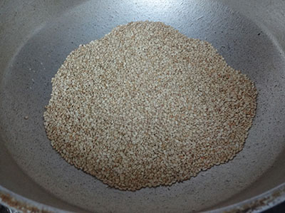 dry roasting sesame seeds for ellu bella or yellu bella