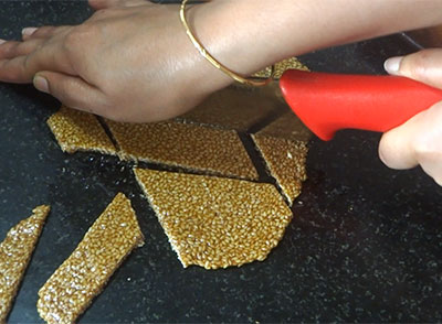 cutting ellu chikki or til papdi recipe