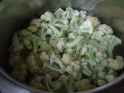 blanching cauliflower for gobi manchurian