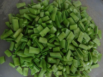cut cluster beans for gorikayi rice bath
