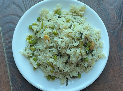 serving hasi batani pulav recipe or green peas or matar pulao