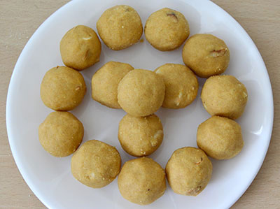 how to make hesarittina unde or mung dal ladoo recipe