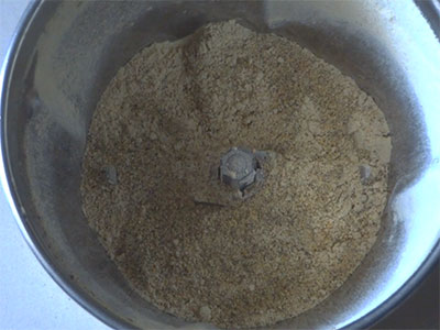 grinding green gram for hesaru kaalu juice or green gram juice