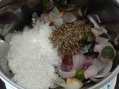 grinding spices for mixed flour poori or hittina vade