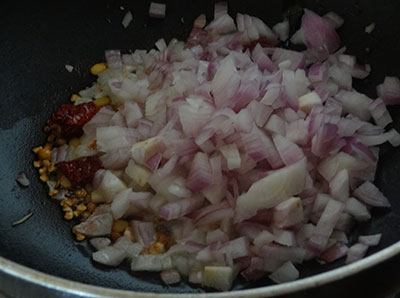 onion for huruli kalu bassaru palya