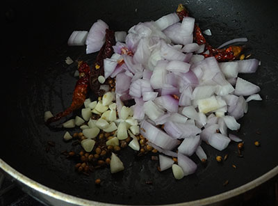 fry onion and garlic for huruli kalu bassaru