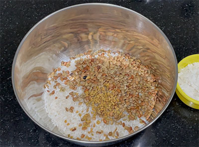 rice and horse gram for hurali kalu dose or huruli kaalu dosa