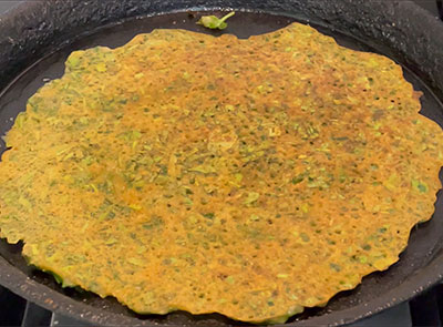 making menthe soppu dose or methi leaves dosa