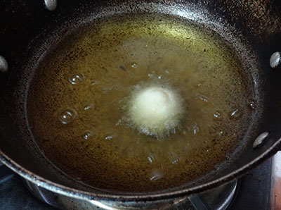 deep frying the jamun to check the oil temperature
