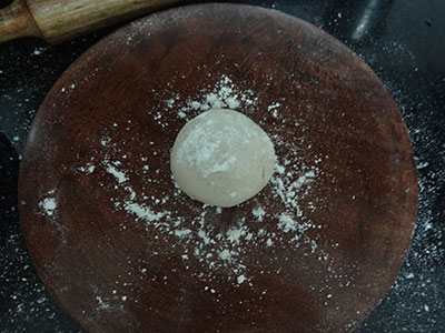 dough on the rolling board for jolada rotti or jowar bhakri