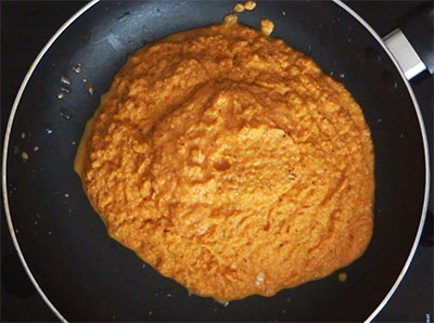 grinding masala ingredients for kadlekalu saru or kadle kaalu sambar
