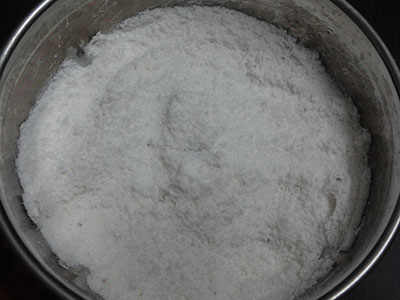 rice and cardamom powder for athrasa or kajjaya