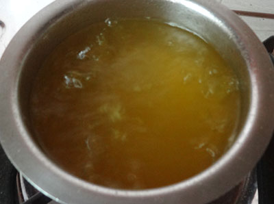 adding sugar syrup for kesari bath or rava kesari