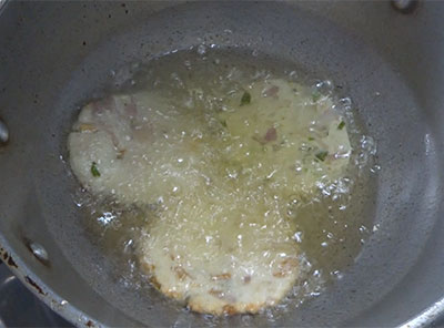 frying crispy maddur vada